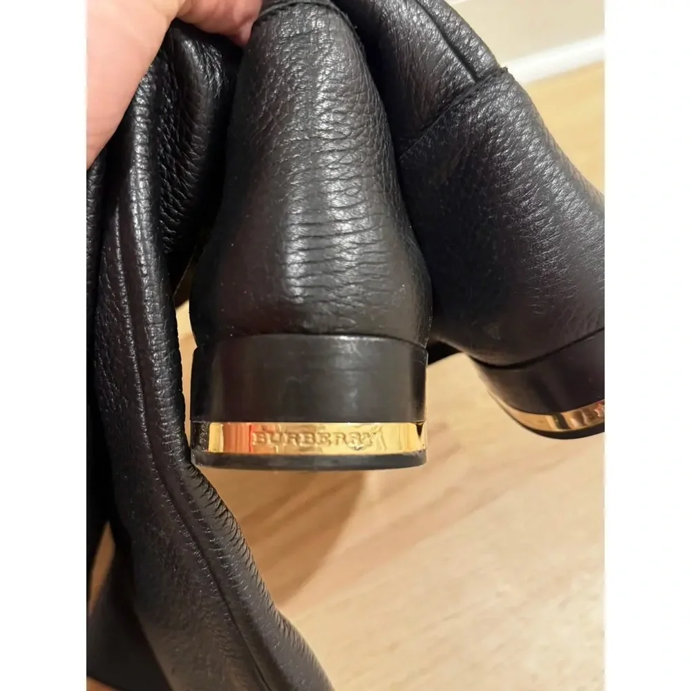 Burberry Ladies Black Leather Knee High Shoes Size 38 Italy Strap Buckle Gold